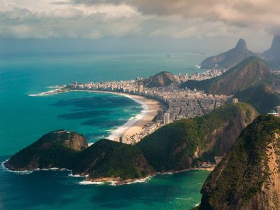 جشن شبانه در خیابان‌های برزیل در ماه فوریه